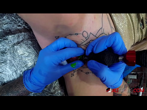 ❤️ Sully Savage oo aad u tattooed ayaa Kintirkeeda ku sawirtay tattoo ❤️ anaga ☑